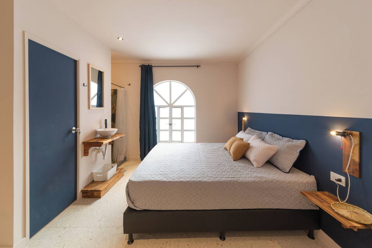 Standard Room, 1 Double Bed, Ensuite | 1 bedroom, desk, WiFi (free), bed sheets