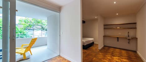 Camera Superior, 1 letto queen, balcone | 1 camera, una scrivania, Wi-Fi gratuito, lenzuola