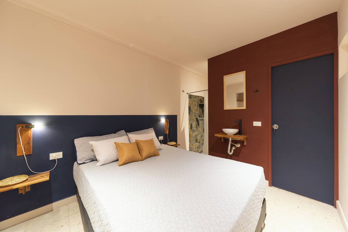 1 bedroom, desk, WiFi (free), bed sheets
