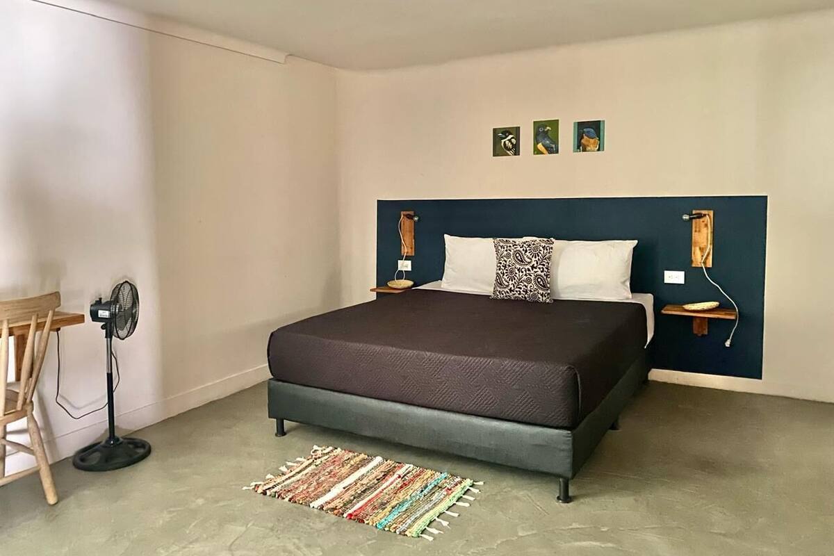 Superior Room, 1 Queen Bed, Ensuite | 1 bedroom, desk, WiFi (free), bed sheets