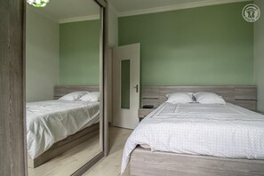 2 bedrooms, iron/ironing board, free WiFi, bed sheets - LA RENCONTRE - CRUET (CRUET)