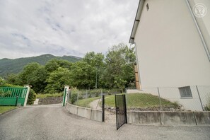 Property grounds - LA RENCONTRE - CRUET (CRUET)