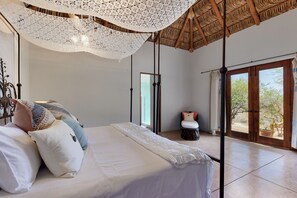 6 bedrooms, desk, iron/ironing board, WiFi