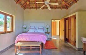 6 dormitoris, escriptori, planxa i posts de planxar i wifi