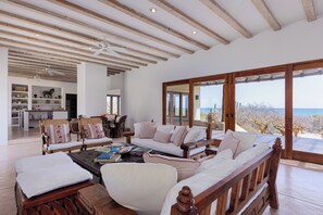 Smart TV, fireplace - Beachfront home with private pool and pickleball court (El Cardonal)