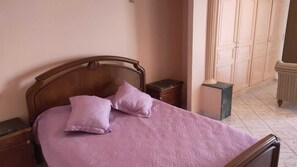 2 Schlafzimmer, Bügeleisen/Bügelbrett, Bettwäsche