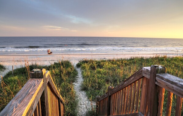 Beach nearby, sun loungers - Pearl of the Sea - Waterfront Both Sides of Home .... BRING YOUR BOAT! (Holden Beach)