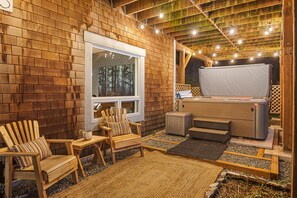 Spa - Stunning Views, Game Room, Minutes to Town, Sleeps 12 (Eastsound)