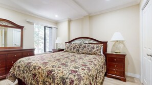 1 bedroom, WiFi, bed sheets - Summit #245 (1-Bedroom Condo) with Pool and Mountain view by RedAwning (Mammoth Lakes)