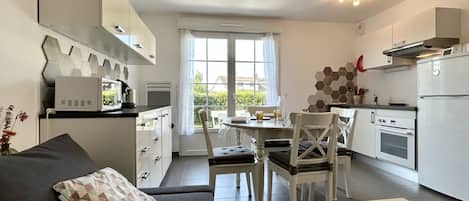 Refrigerador, microondas, horno, lavavajillas