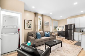 Smart TV - New! Luxury 1BR Flat near Downtown Mount Clemens (Mount Clemens)