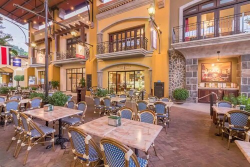 13- 20 ROOM LUXURY ALL-INCLUSIVE VIP RESORT- CHEF/AIRPORT TRANSFER/DAILY DRIVER