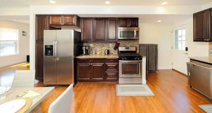 988/2 - 4BR - Boston Cozy Getaway near Geneva Cliffs