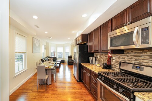 988/2 - 4BR - Boston Cozy Getaway near Geneva Cliffs