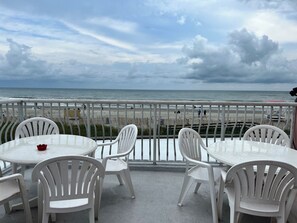 Outdoor dining - Ocean View Condo Steps Away From the Beach (Myrtle Beach)