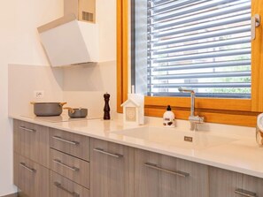 Kühlschrank, Mikrowelle, Ofen, Geschirrspüler