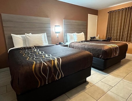 1 bedroom, free WiFi. Queen Room With Two Queen Beds- Non Smoking