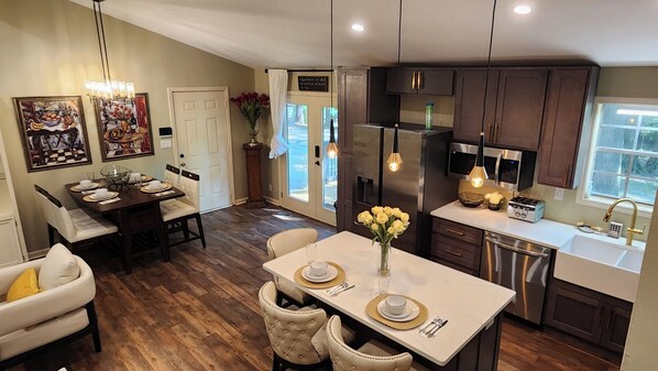 Dining - Elegant 4bdrm/3bth home on Wolf Creek Golf course! (Atlanta)