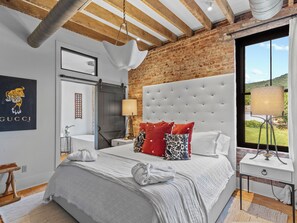 2 bedrooms, iron/ironing board, free WiFi, bed sheets - Top Floor condo in Downtown! Elevator Access- Walk to shops and restaurants! (Burnsville)