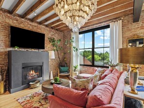 Smart-TV, Kamin