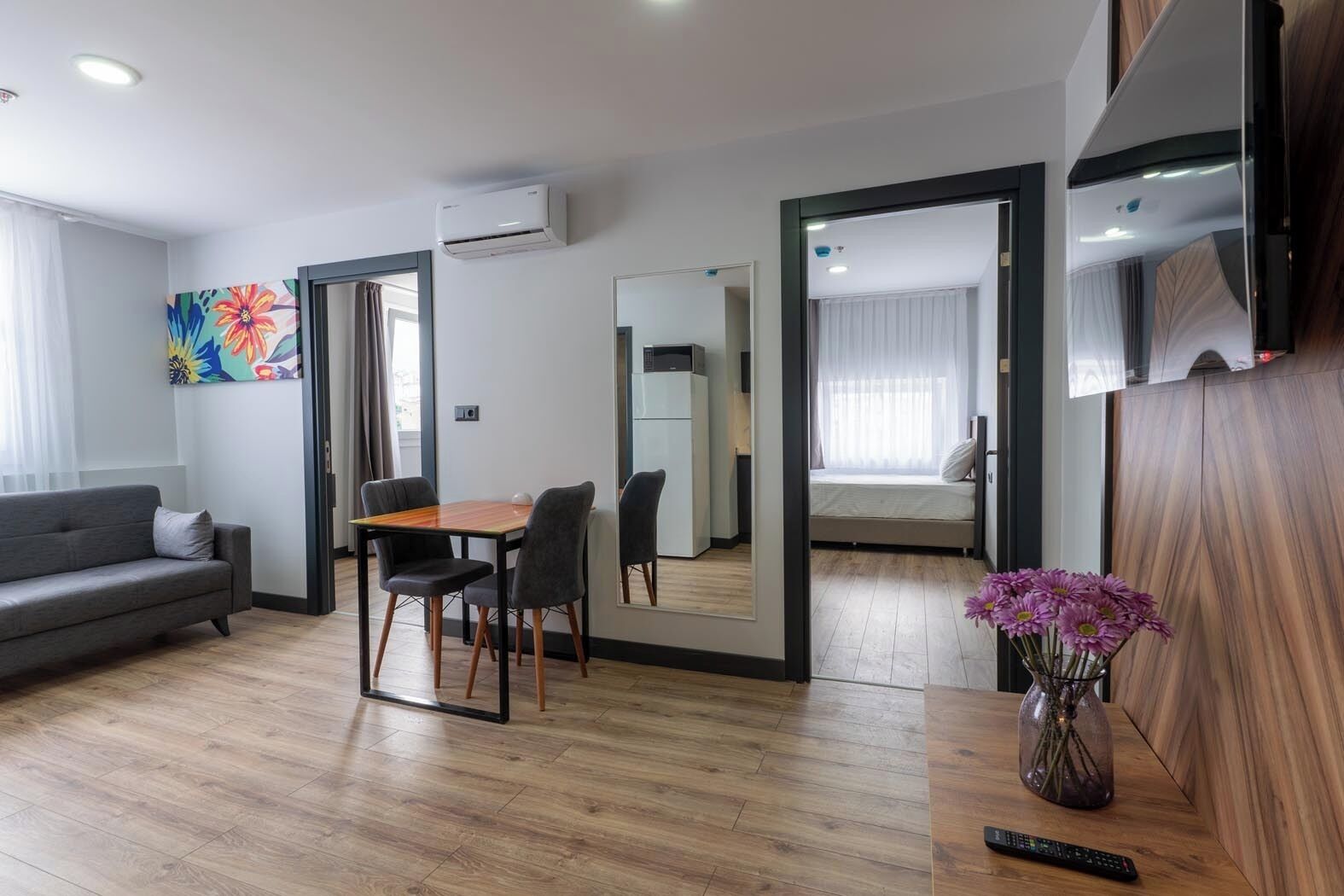 Apartamento | Zona de estar | Smart TV de 50 pulgadas con canales por satélite, Netflix