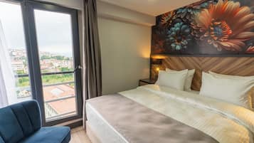 Egyptian cotton sheets, premium bedding, in-room safe, desk