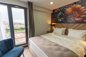 STUDIO ODA (704) | Egyptian cotton sheets, premium bedding, in-room safe, desk - Yusufhan  Suites (Trabzon)