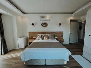 Departamento Deluxe, 1 cama King size, vista a la alberca | Escritorio, insonorización y wifi gratis 