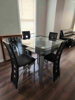 Dining - A perfectly quiet spot away from home! It's nestled just outside of Maplewood. (Irvington)