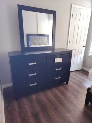 2 bedrooms, free WiFi, bed sheets - A perfectly quiet spot away from home! It's nestled just outside of Maplewood. (Irvington)