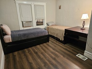 1 bedroom, desk, free WiFi, bed sheets