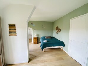 5 bedrooms, desk, iron/ironing board, travel cot - Domaine du Panorama - Gîte Familiale 14 Personnes (Montbavin)
