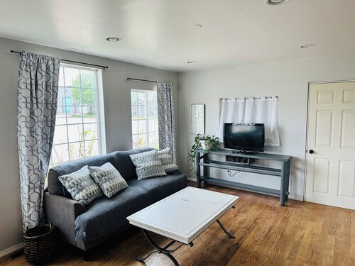 Downtown Cottage close to Flathead Lake. Pet friendly!