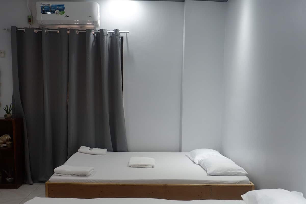 Habitación familiar doble | 1 dormitorio, escritorio, ropa de cama