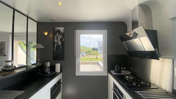 Refrigerador, microondas, horno, placa de cocina