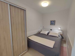 1 bedroom, WiFi - Studio with air conditioning and parking directly on the waterfront (Siófok)