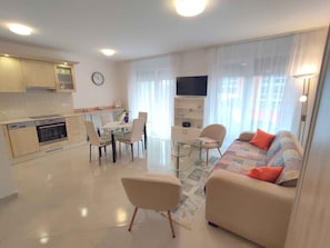 TV, stereo - Studio with air conditioning and parking directly on the waterfront (Siófok)