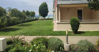 Studio avec climatisation et parking directement au bord de lâeau