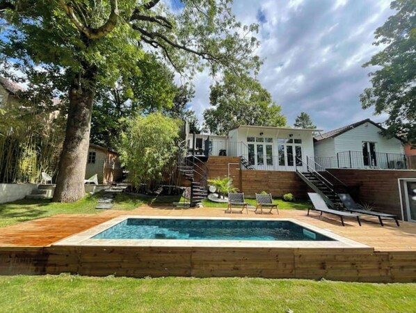 حمّام سباحة خارجي