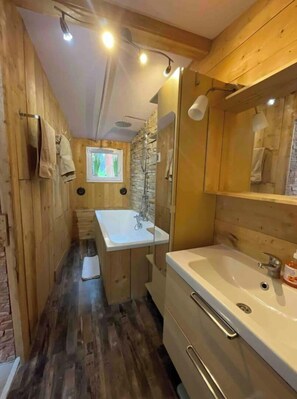 Bathroom - La Maison Cachée (Chennevières-sur-Marne)