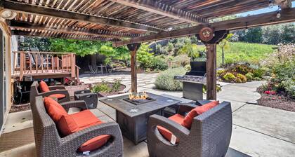 Charming 3 Bed 2 Bath Mountaintop Home w/ Ocean View by Napa