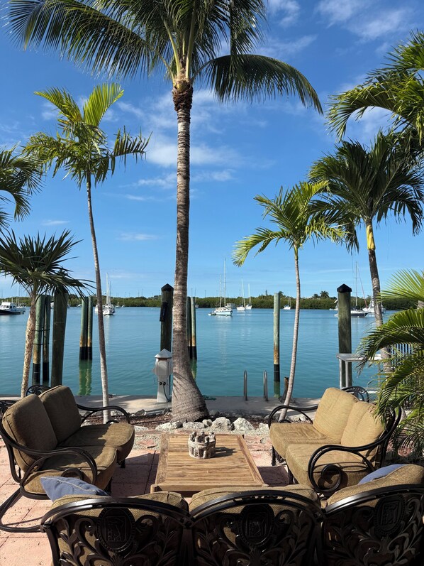 المنطقة المحيطة بالمنشأة