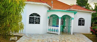 Neke's Place Apartment #1 at 44 Allen Crescent