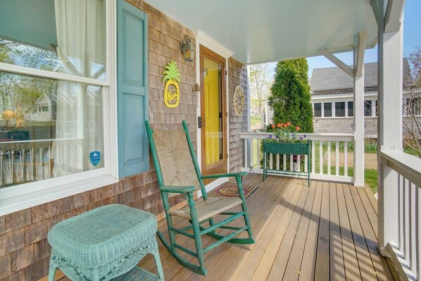 Terrace/patio - Martha's Vineyard Home w/ Deck < 1 Mi to Beach! (Oak Bluffs)