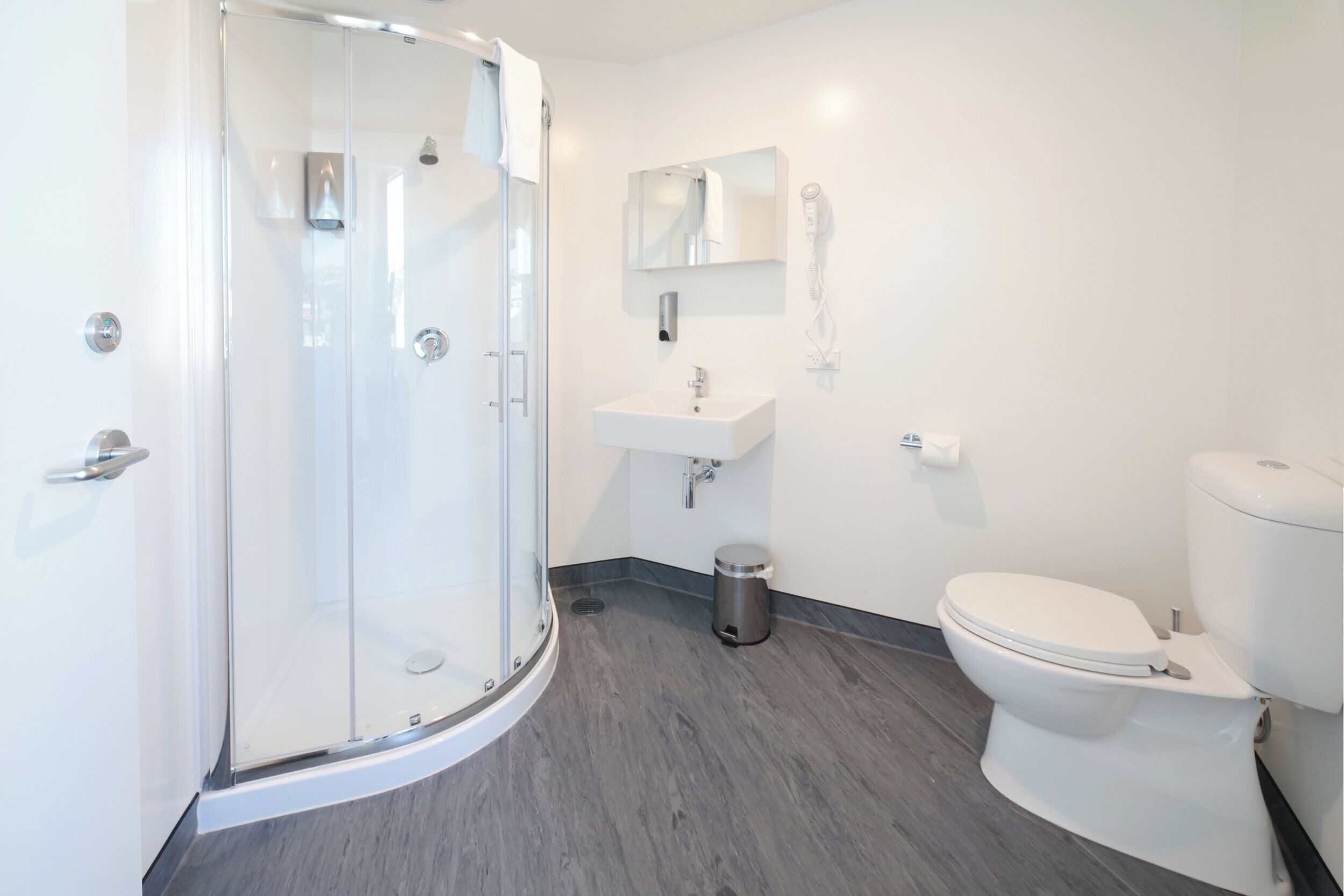 经典开间, 1 张大床 | 浴室 | 淋浴设施、毛巾、卫生纸