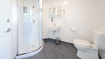 Monolocale Classic, 1 letto queen | Bagno | Doccia, asciugamani