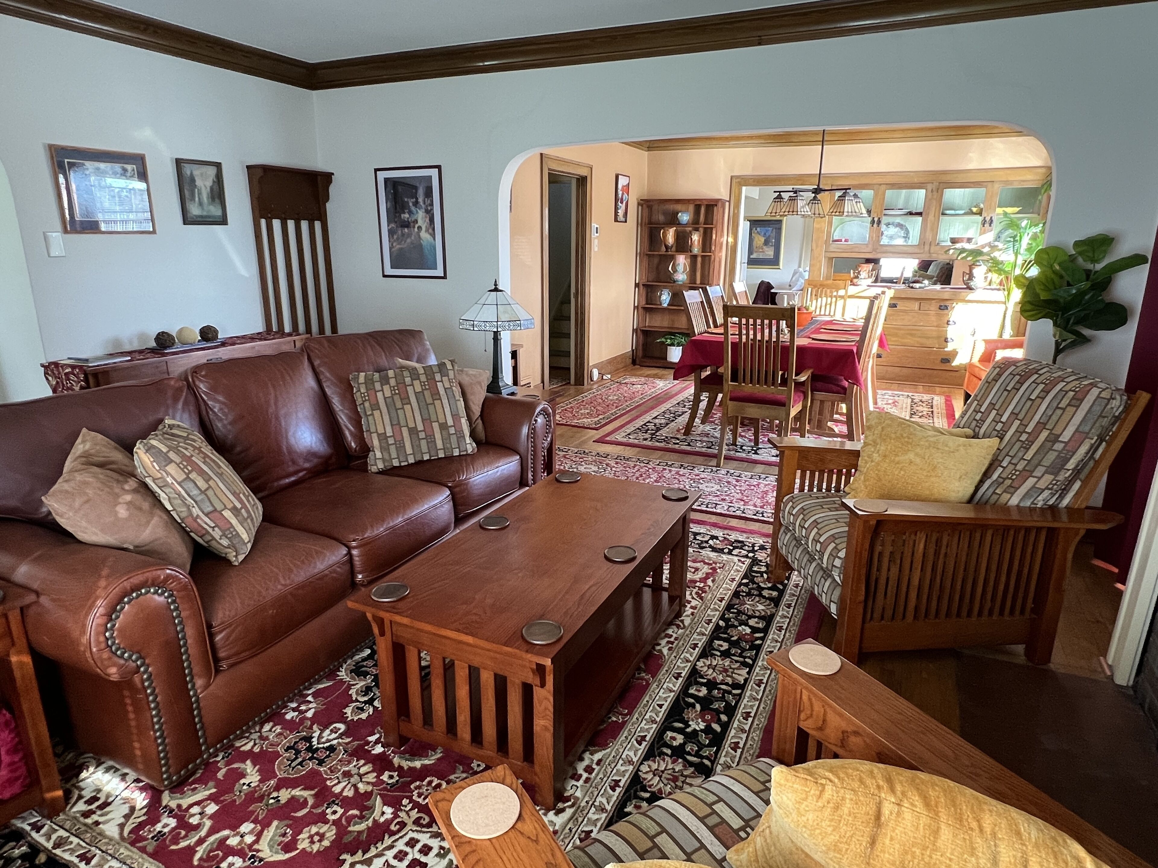 Smart TV, fireplace, books, music library