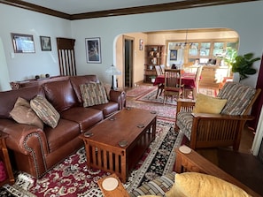 Smart TV, fireplace, books, music library