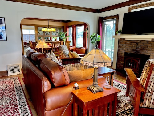 Craftsman Gem near Convention Center, Tacoma Dome & Transit to Seattle World Cup