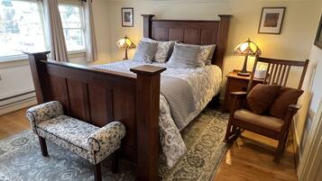 4 室のベッドルーム、デスク、アイロン / アイロン台、旅行用ベビーベッド